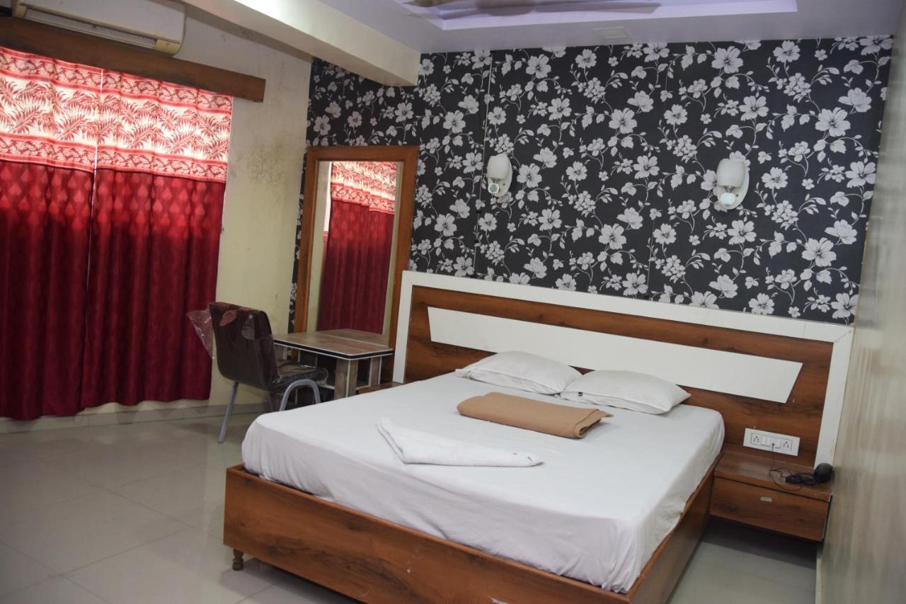 Hotel Riviera Residency Thane Dış mekan fotoğraf