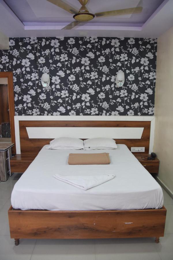 Hotel Riviera Residency Thane Dış mekan fotoğraf