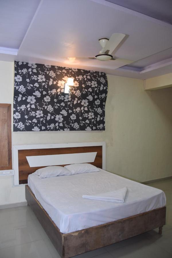 Hotel Riviera Residency Thane Dış mekan fotoğraf