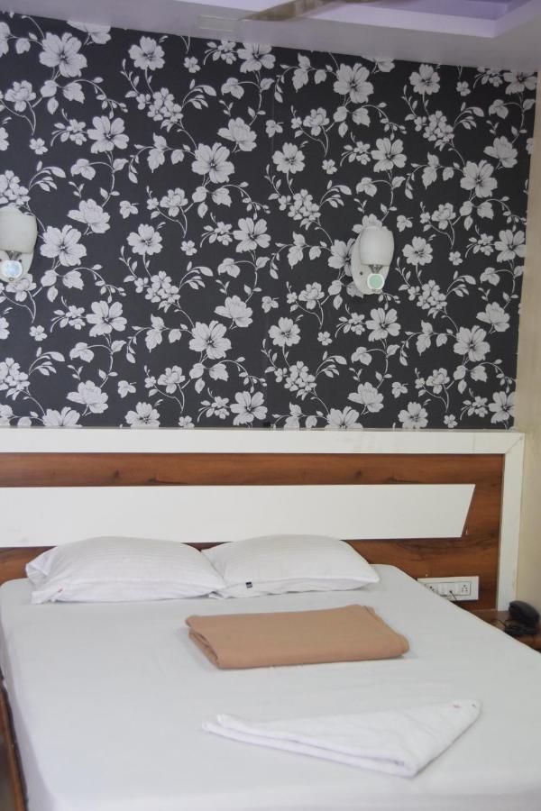 Hotel Riviera Residency Thane Dış mekan fotoğraf