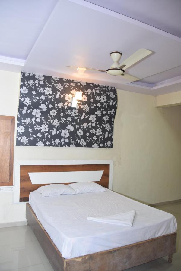 Hotel Riviera Residency Thane Dış mekan fotoğraf