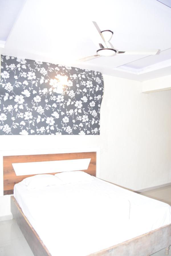Hotel Riviera Residency Thane Dış mekan fotoğraf